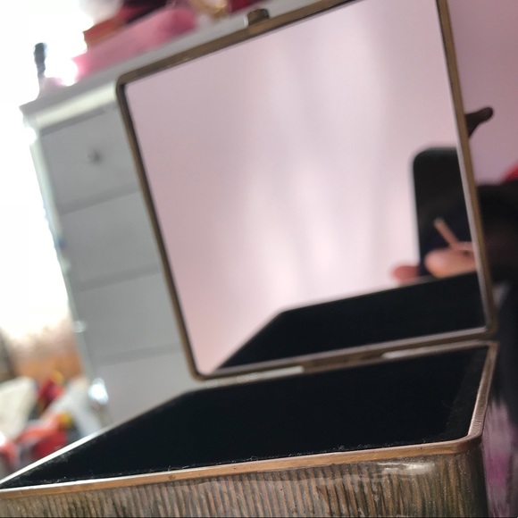 3D Butterfly Vintage Jewelry Box with Mirror. - Picture 4 of 6